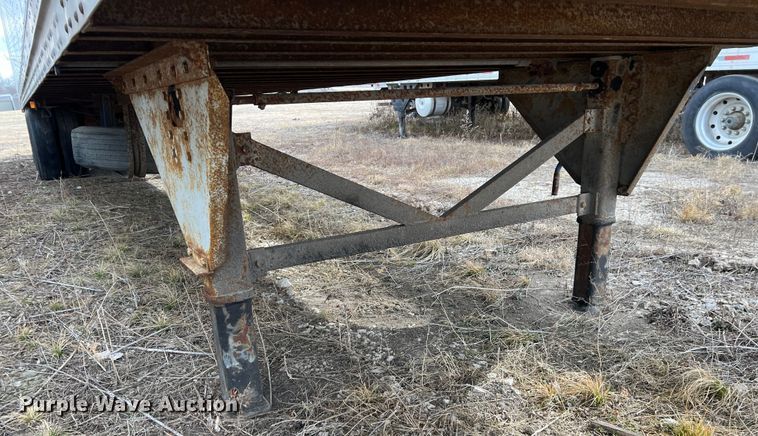 image for item ID9418 2000 Hyundai  dry van trailer