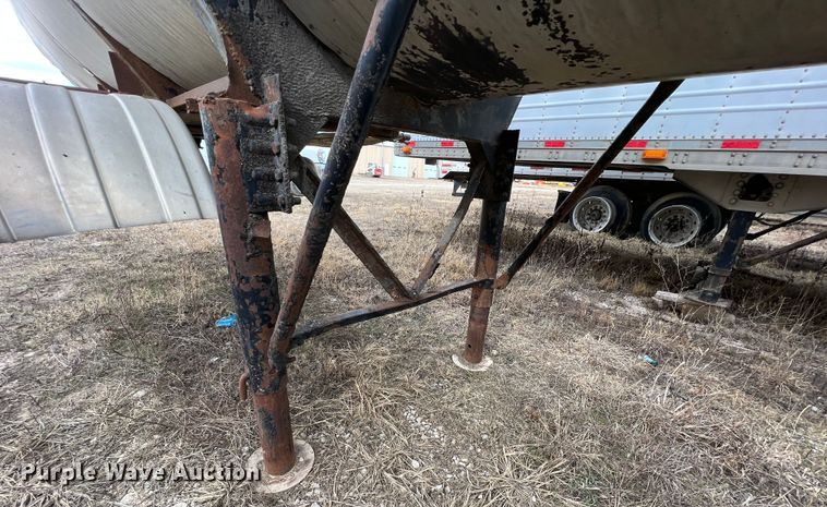 image for item ID9420 1968 Moser  tank trailer