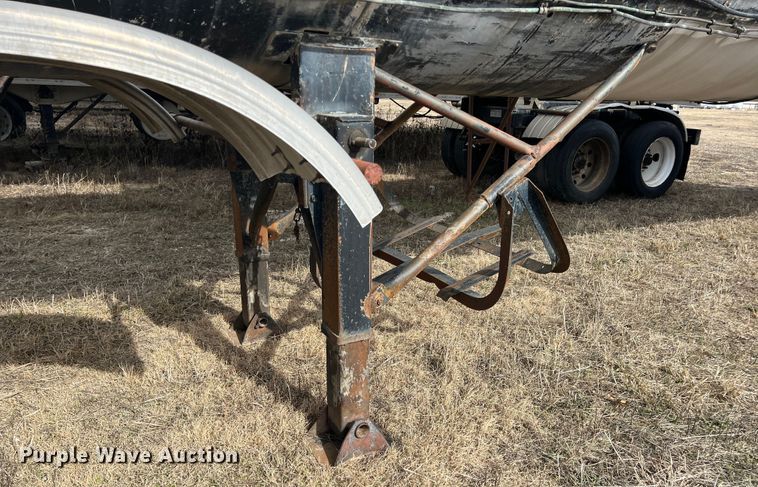 image for item ID9490 1980 E.D. Entyre  tank trailer