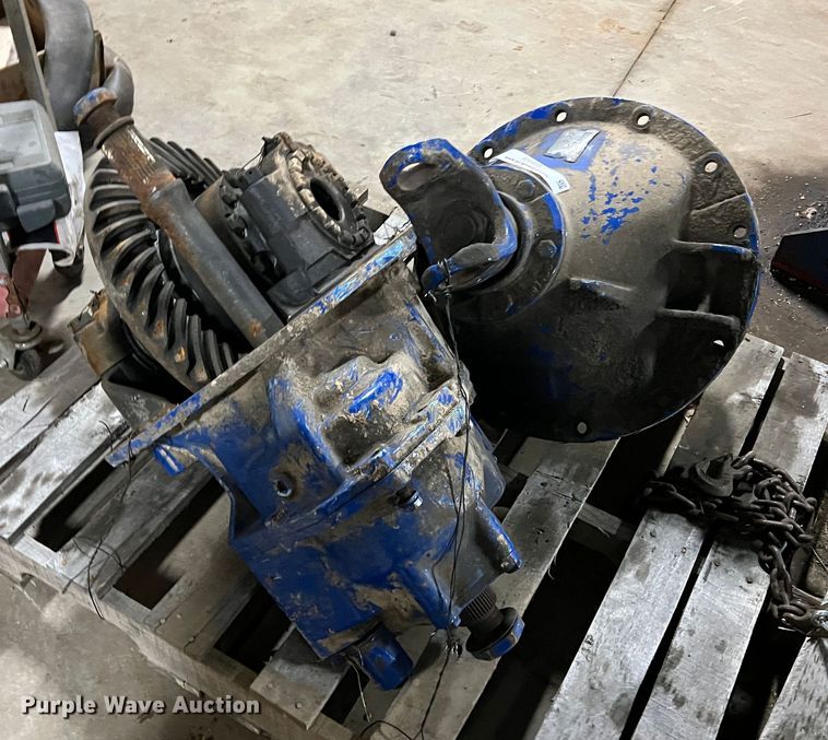 image for item ID9495 Eaton Fuller DS402  rear end differential