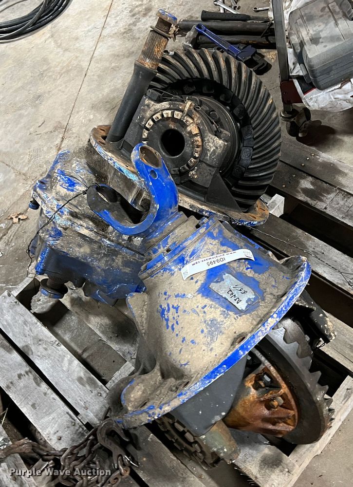 image for item ID9495 Eaton Fuller DS402  rear end differential