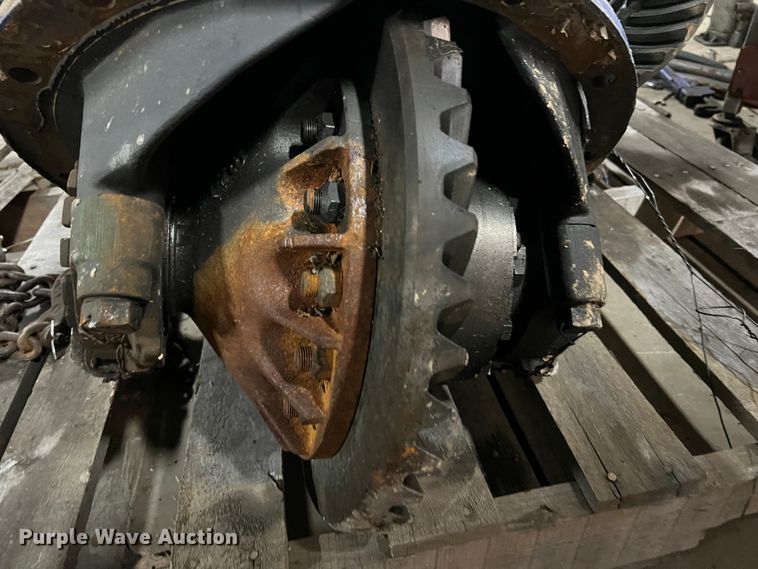 image for item ID9495 Eaton Fuller DS402  rear end differential