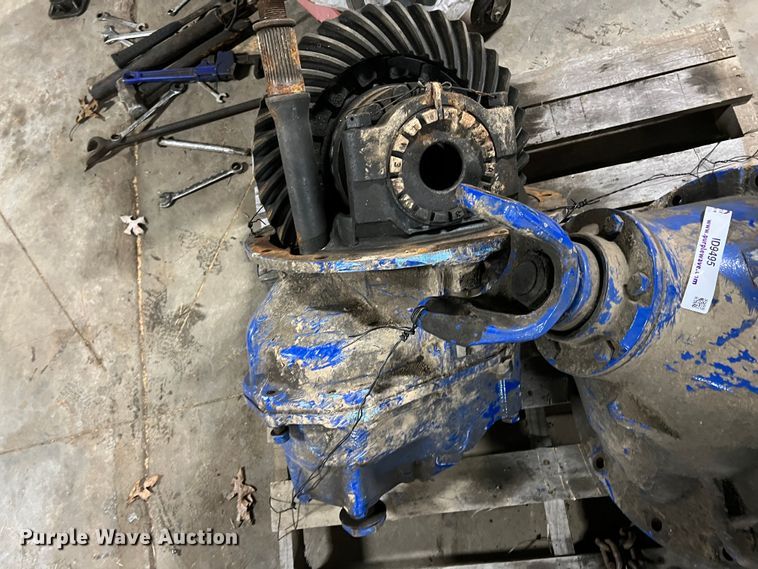 image for item ID9495 Eaton Fuller DS402  rear end differential