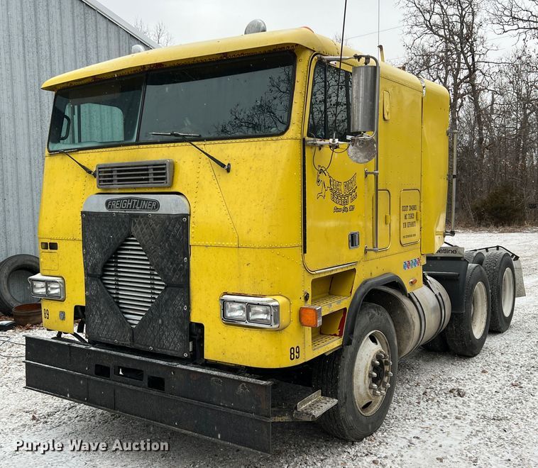 image for item ID9496 1989 Freightliner FLA USF-1E  semi truck