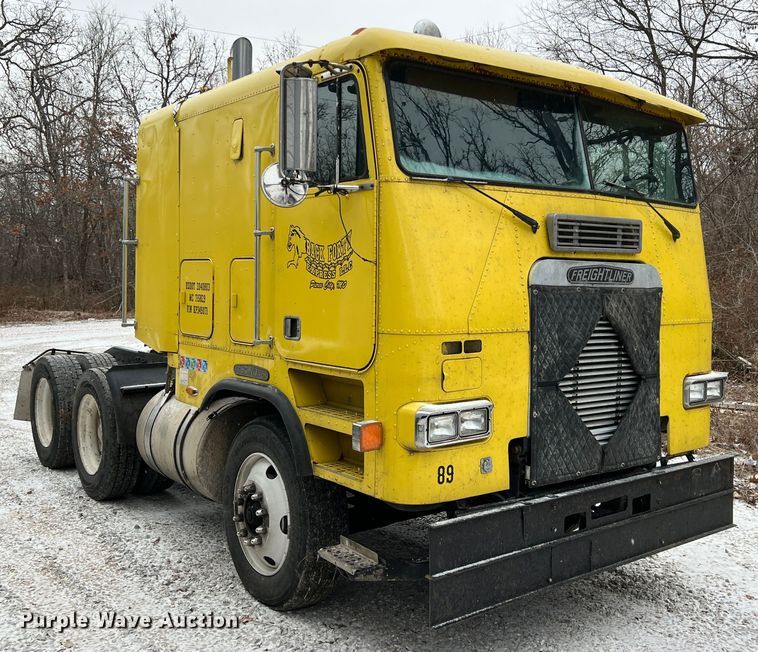 image for item ID9496 1989 Freightliner FLA USF-1E  semi truck