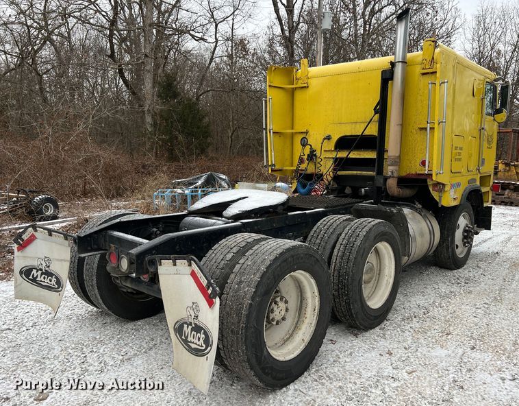 image for item ID9496 1989 Freightliner FLA USF-1E  semi truck