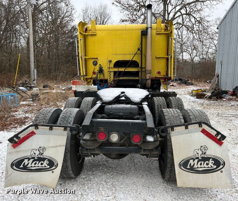 image for item ID9496 1989 Freightliner FLA USF-1E  semi truck