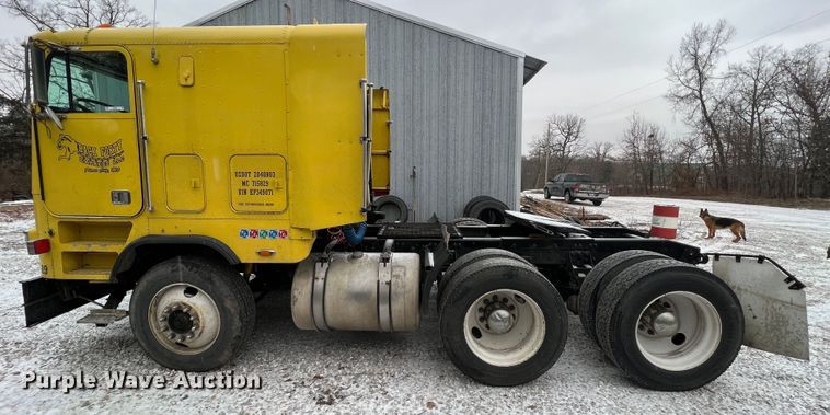 image for item ID9496 1989 Freightliner FLA USF-1E  semi truck