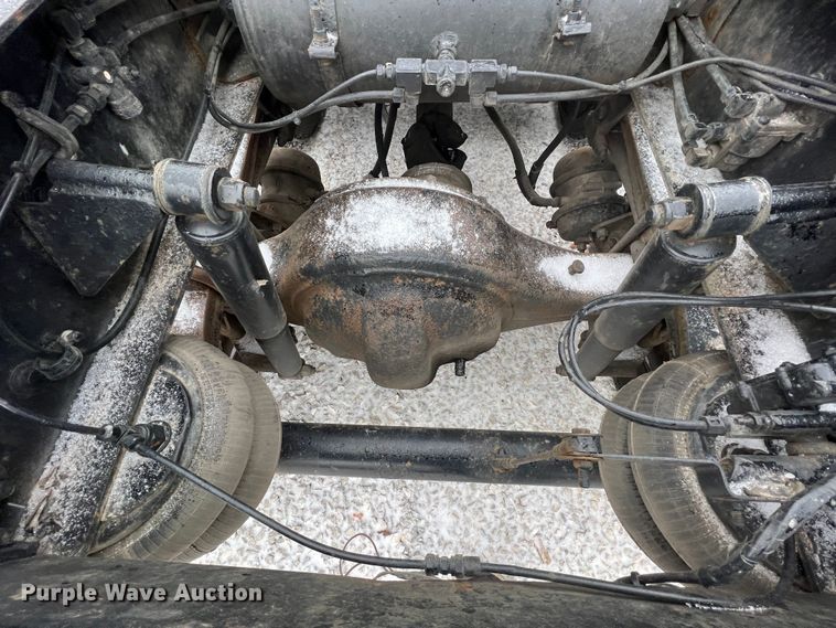 image for item ID9496 1989 Freightliner FLA USF-1E  semi truck