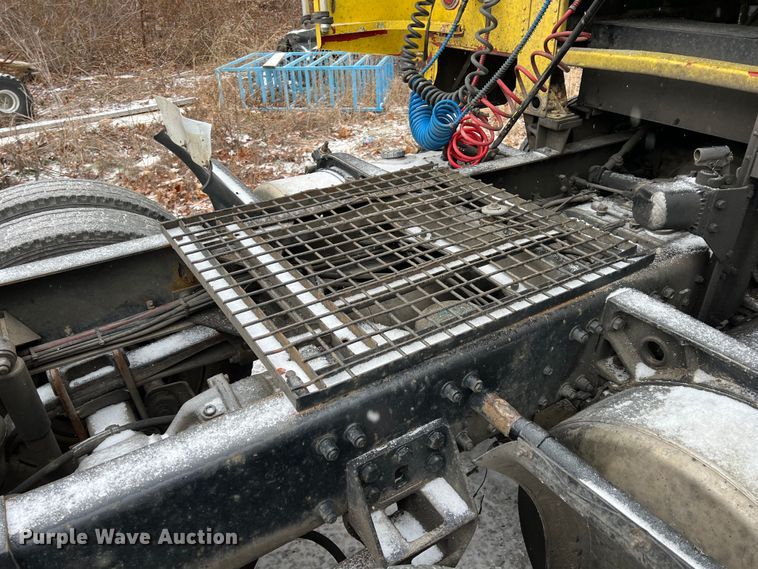 image for item ID9496 1989 Freightliner FLA USF-1E  semi truck