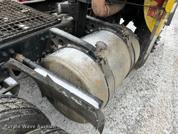 image for item ID9496 1989 Freightliner FLA USF-1E  semi truck