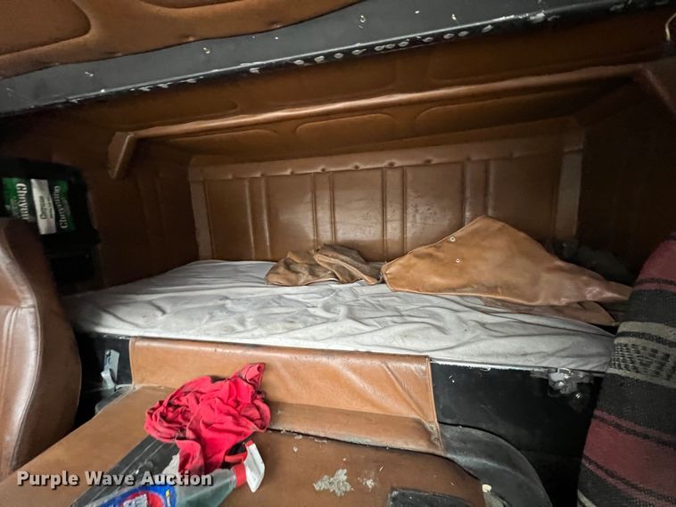 image for item ID9496 1989 Freightliner FLA USF-1E  semi truck