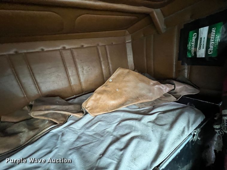 image for item ID9496 1989 Freightliner FLA USF-1E  semi truck