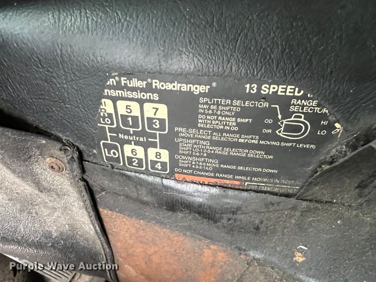 image for item ID9496 1989 Freightliner FLA USF-1E  semi truck