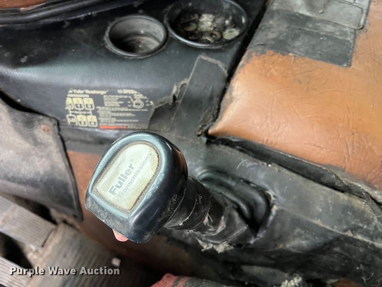 image for item ID9496 1989 Freightliner FLA USF-1E  semi truck