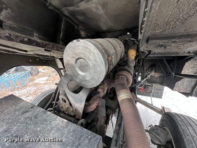 image for item ID9496 1989 Freightliner FLA USF-1E  semi truck