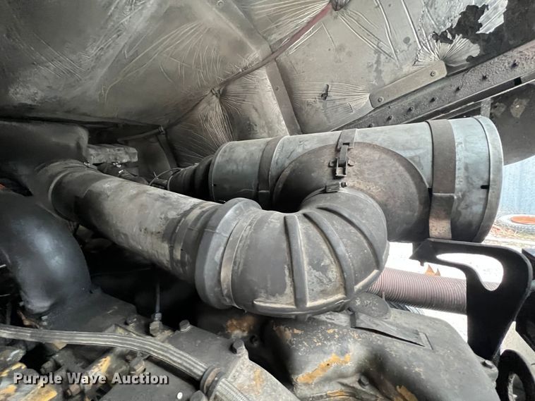 image for item ID9496 1989 Freightliner FLA USF-1E  semi truck