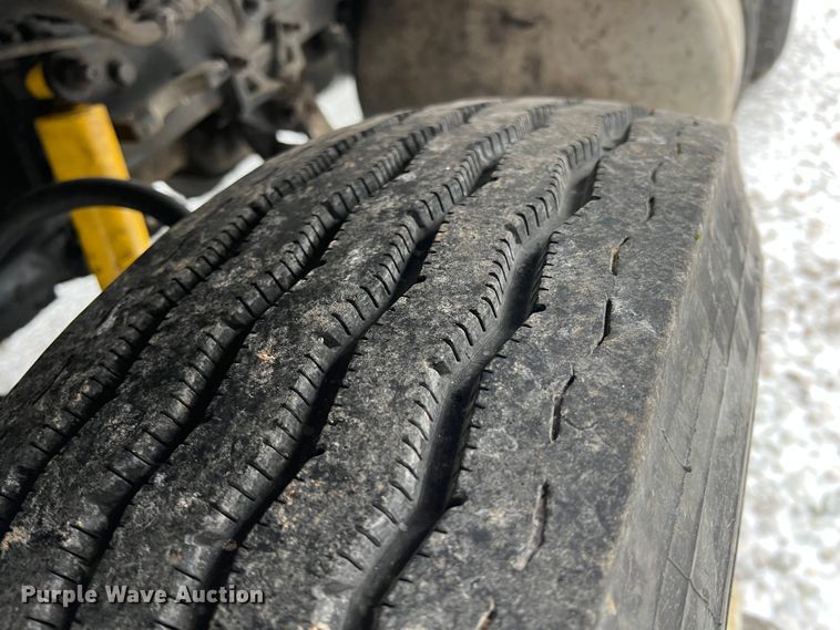 image for item ID9496 1989 Freightliner FLA USF-1E  semi truck