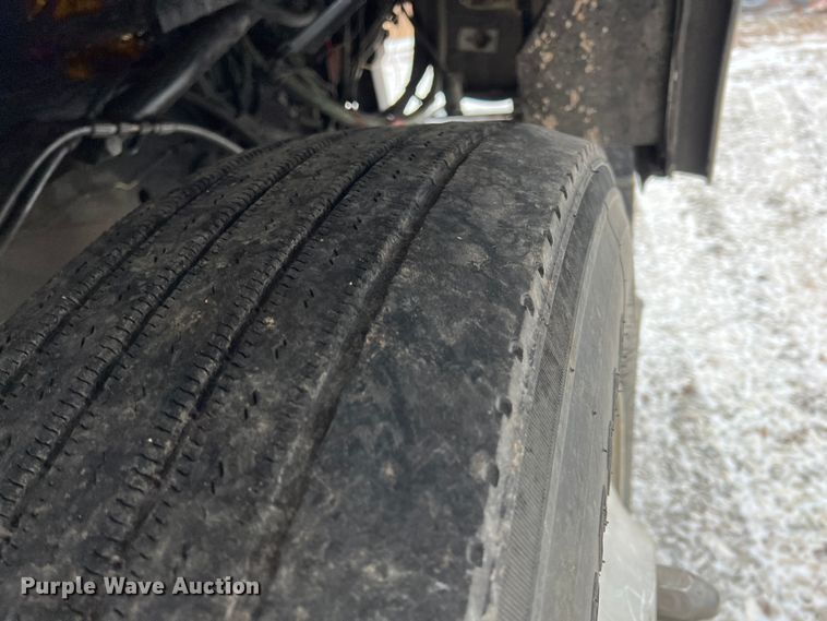 image for item ID9496 1989 Freightliner FLA USF-1E  semi truck