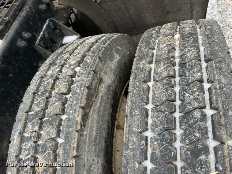 image for item ID9496 1989 Freightliner FLA USF-1E  semi truck