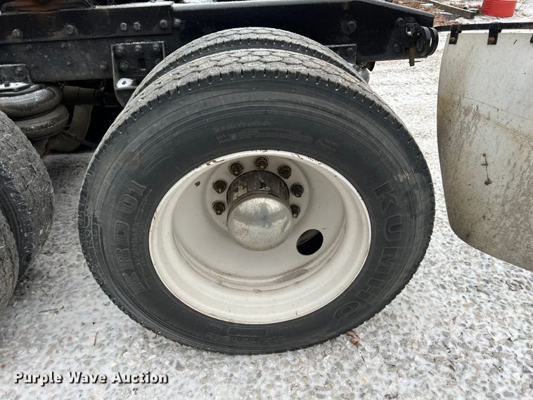 image for item ID9496 1989 Freightliner FLA USF-1E  semi truck