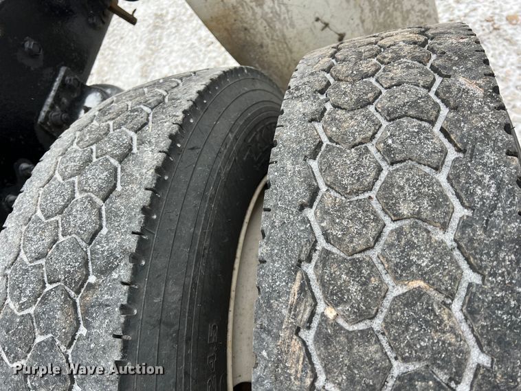 image for item ID9496 1989 Freightliner FLA USF-1E  semi truck