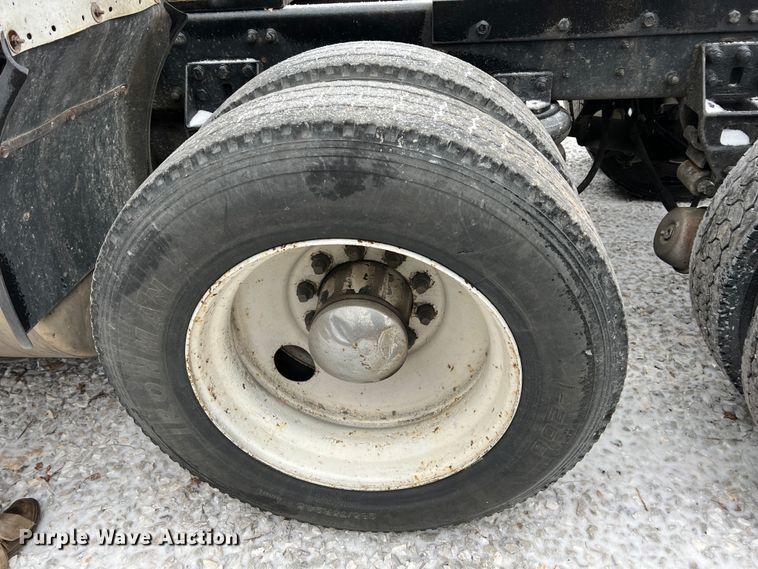 image for item ID9496 1989 Freightliner FLA USF-1E  semi truck