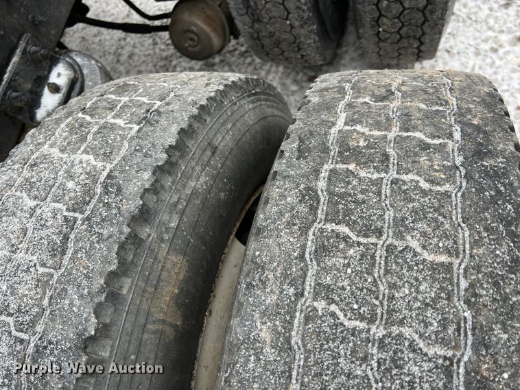 image for item ID9496 1989 Freightliner FLA USF-1E  semi truck