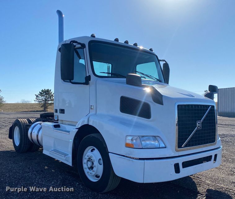 image for item JW9197 2016 Volvo D13  semi truck