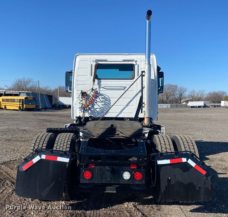 image for item JW9197 2016 Volvo D13  semi truck