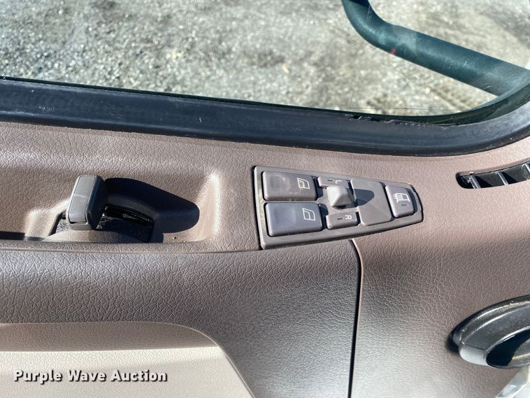 image for item JW9197 2016 Volvo D13  semi truck