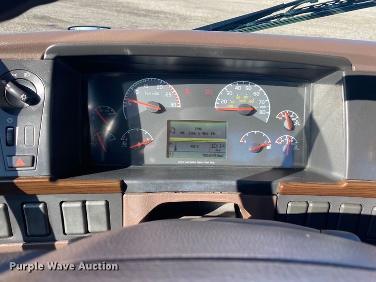 image for item JW9197 2016 Volvo D13  semi truck