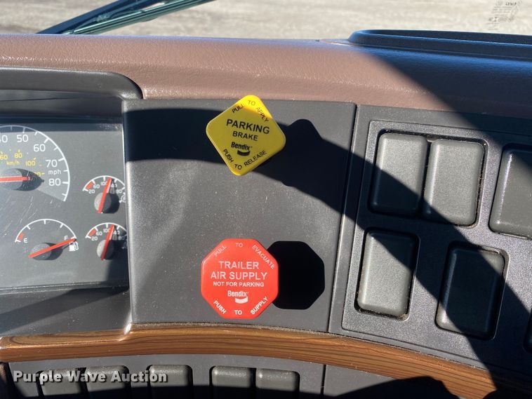 image for item JW9197 2016 Volvo D13  semi truck