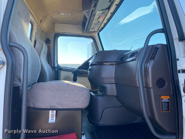 image for item JW9197 2016 Volvo D13  semi truck