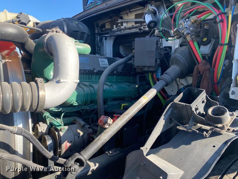 image for item JW9197 2016 Volvo D13  semi truck