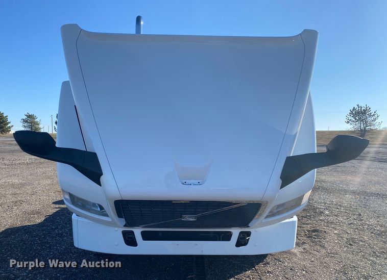 image for item JW9197 2016 Volvo D13  semi truck