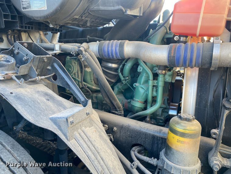 image for item JW9197 2016 Volvo D13  semi truck