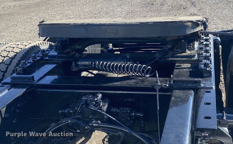 image for item JW9197 2016 Volvo D13  semi truck