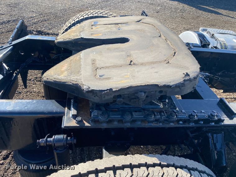 image for item JW9197 2016 Volvo D13  semi truck