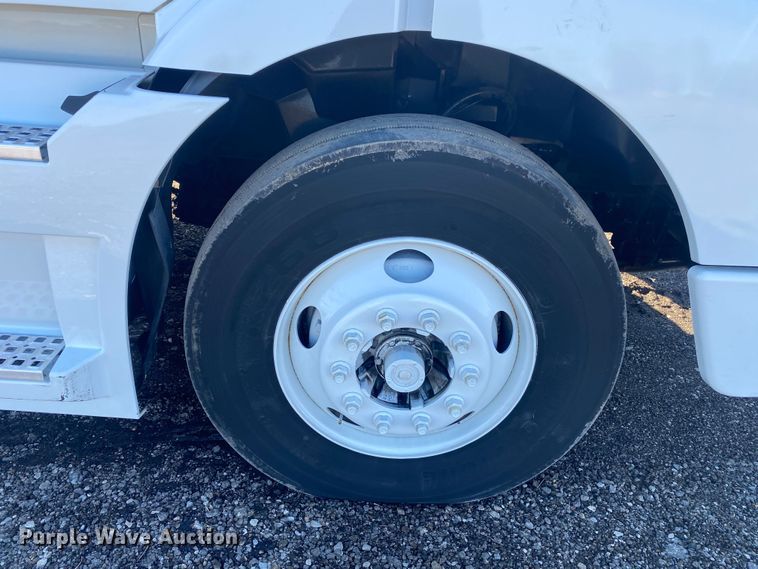 image for item JW9197 2016 Volvo D13  semi truck