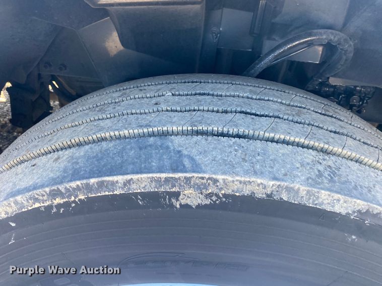 image for item JW9197 2016 Volvo D13  semi truck