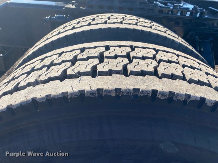 image for item JW9197 2016 Volvo D13  semi truck