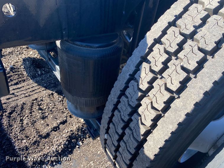 image for item JW9197 2016 Volvo D13  semi truck