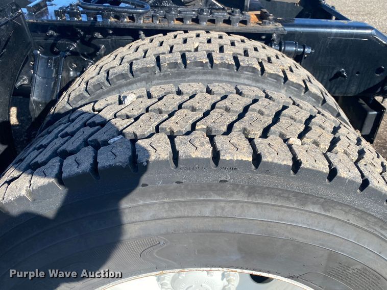 image for item JW9197 2016 Volvo D13  semi truck