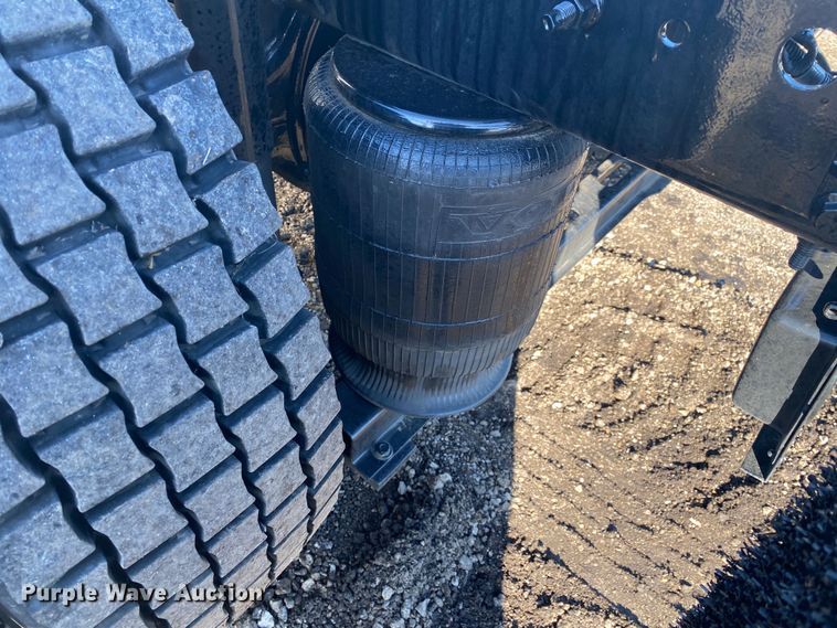 image for item JW9197 2016 Volvo D13  semi truck