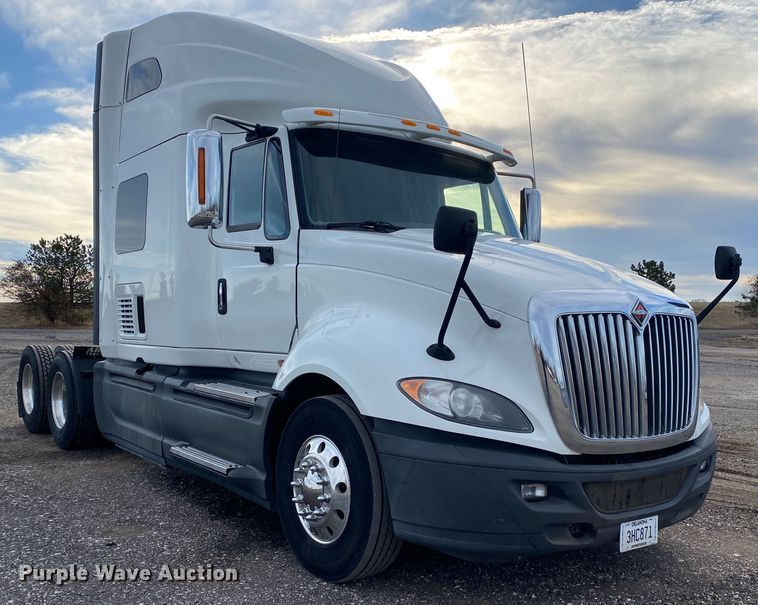 image for item JW9224 2016 International ProStar Plus  semi truck