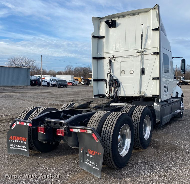 image for item JW9224 2016 International ProStar Plus  semi truck