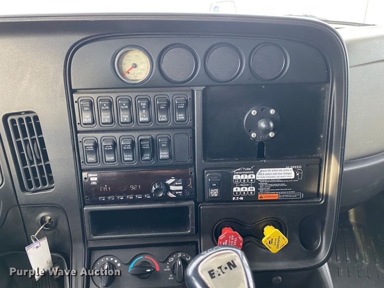 image for item JW9224 2016 International ProStar Plus  semi truck