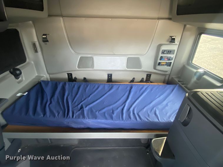 image for item JW9224 2016 International ProStar Plus  semi truck