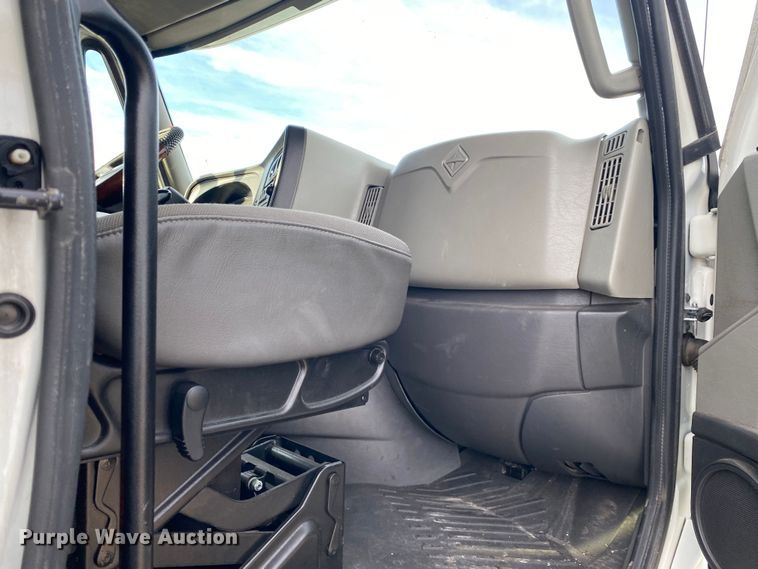 image for item JW9224 2016 International ProStar Plus  semi truck